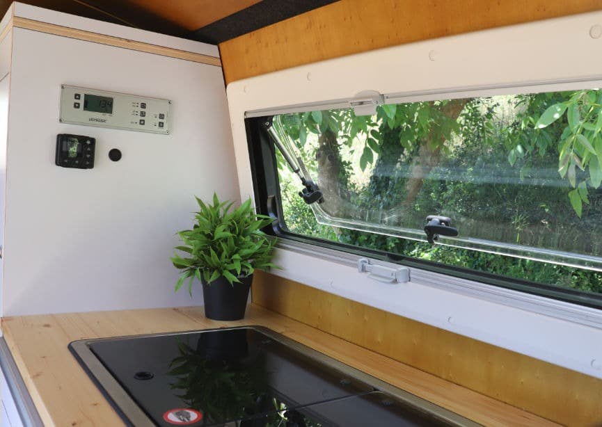 Instalacion ventana furgoneta camper